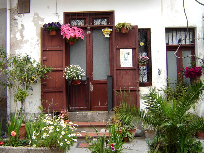 Lipari, Casa fiorita in via Roma