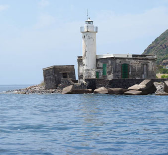 Salina, il faro di Lingua