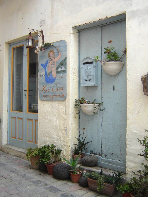 Lipari, bottega-laboratorio nel vicolo